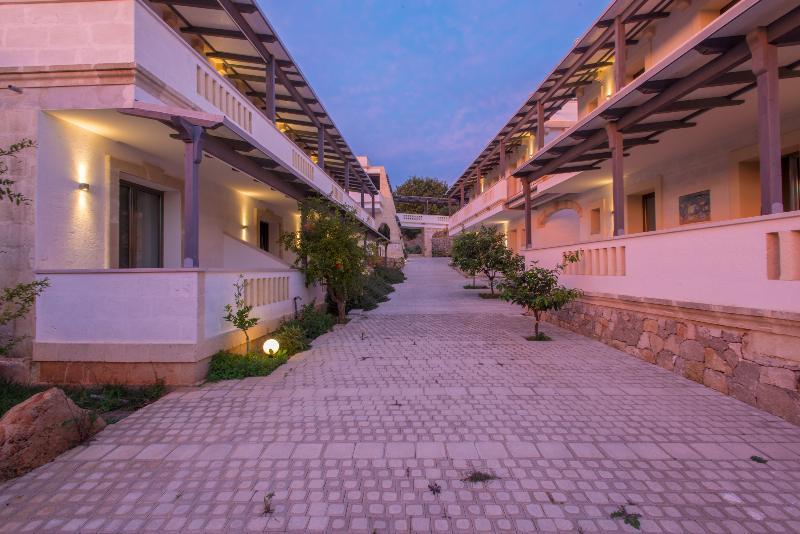 Eden Resort Country อูเจนโต ภายนอก รูปภาพ